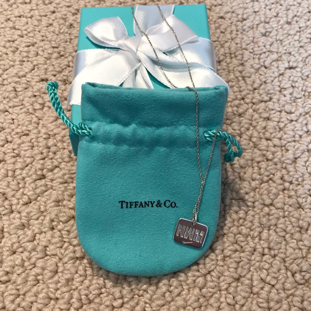 Tiffany’s Nike Woman’s 1/2 Marathon necklace 2011